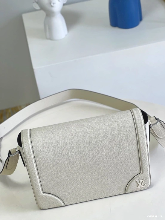 WIS NEW LOUIS FLAP MESSENGER VUITTON 0822